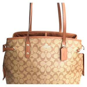 Coach NWT Drawstring Carryall in Signature F57842